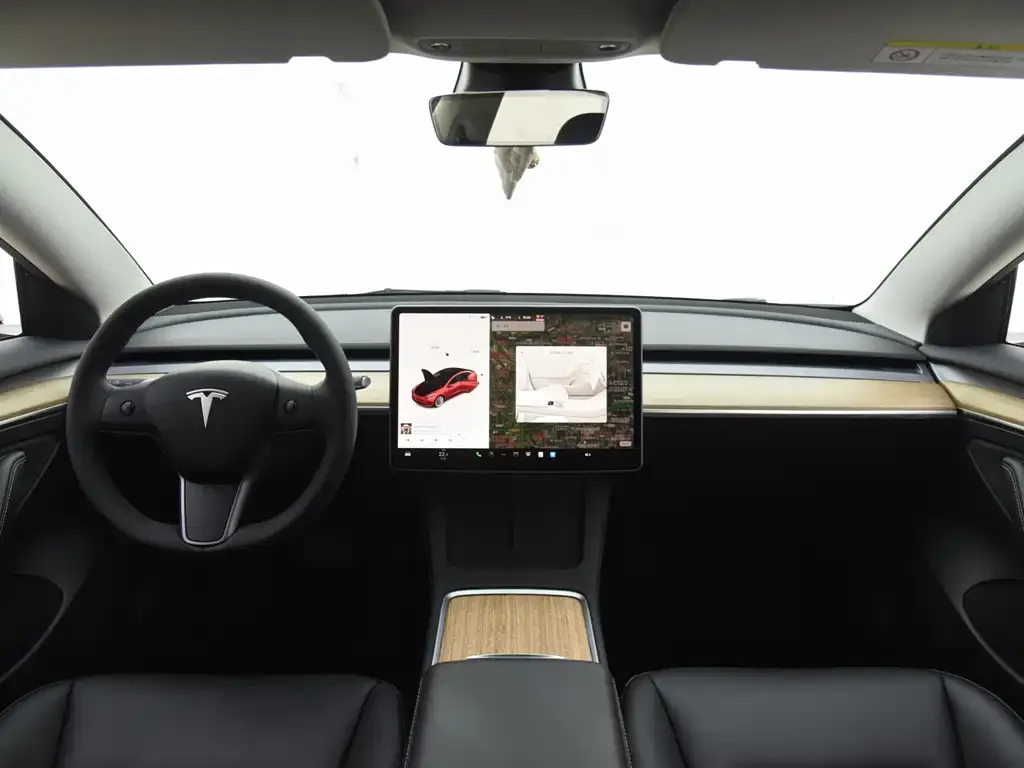 Tesla Model 3 — фото 8