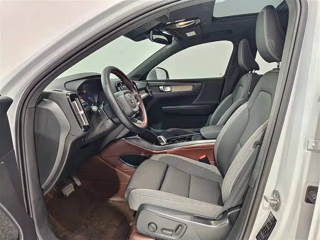 Volvo XC40 2023 из CN, фото 5