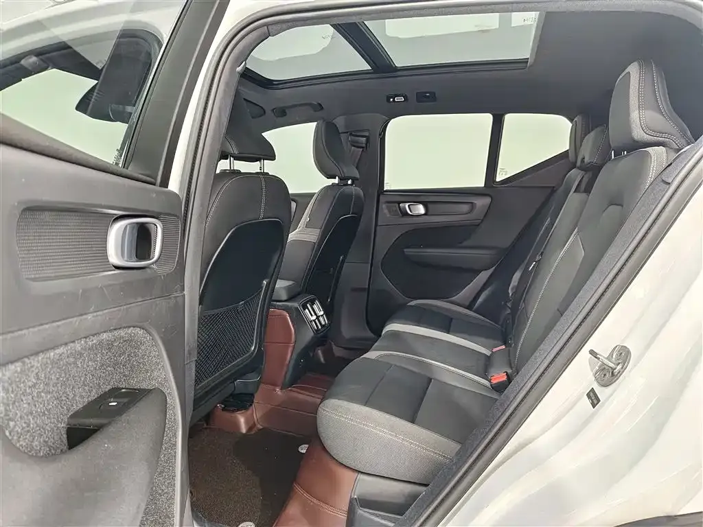 Volvo XC40 2023 из CN, фото 7