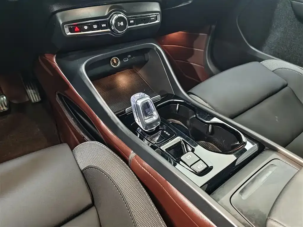 Volvo XC40 2023 из CN, фото 8