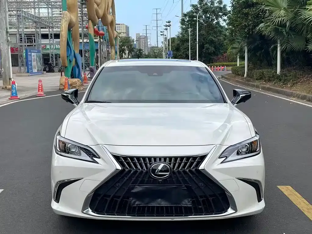 Lexus ES 2023 из CN, фото 2