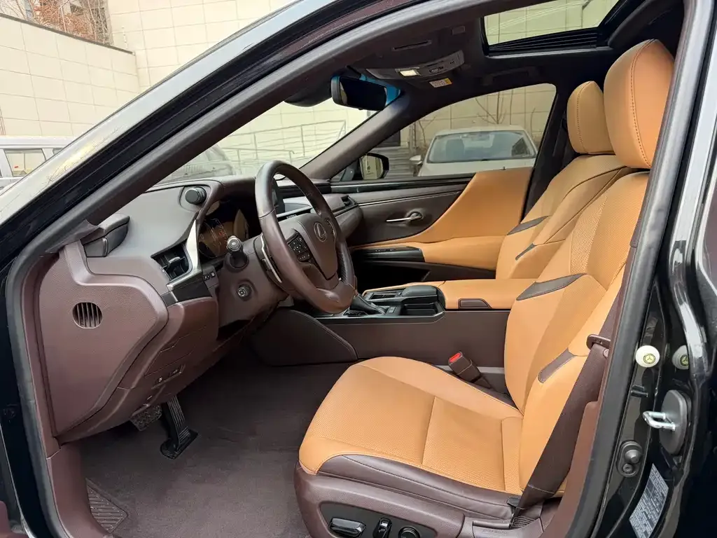 Lexus ES 2021 из CN, фото 4