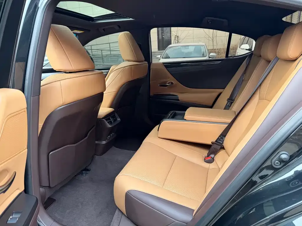 Lexus ES 2021 из CN, фото 6