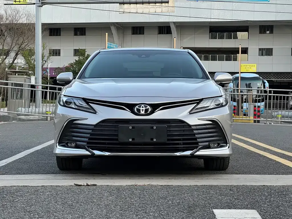 Toyota Camry 2023 из CN, фото 10