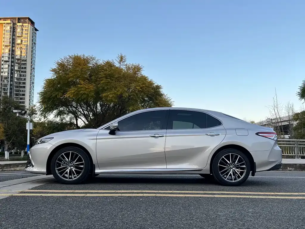 Toyota Camry 2023 из CN, фото 5