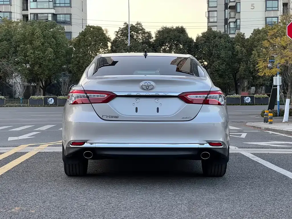 Toyota Camry 2023 из CN, фото 8