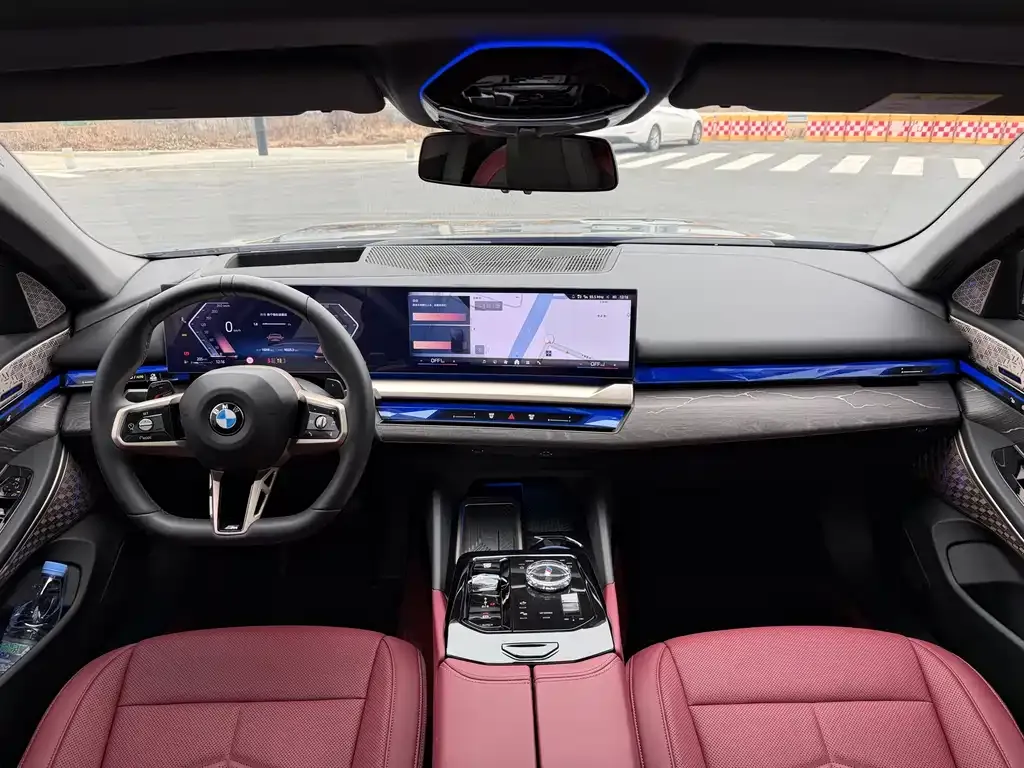 BMW 5 Series 2025 из CN, фото 2