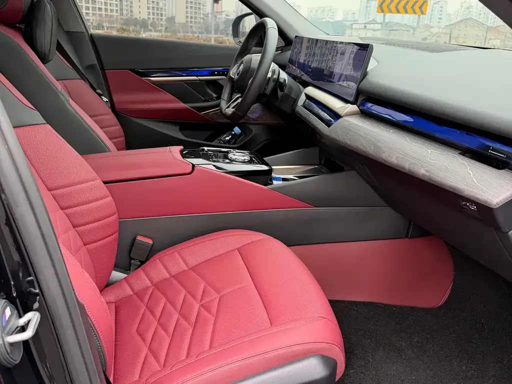 BMW 5 Series 2025 из CN, фото 10