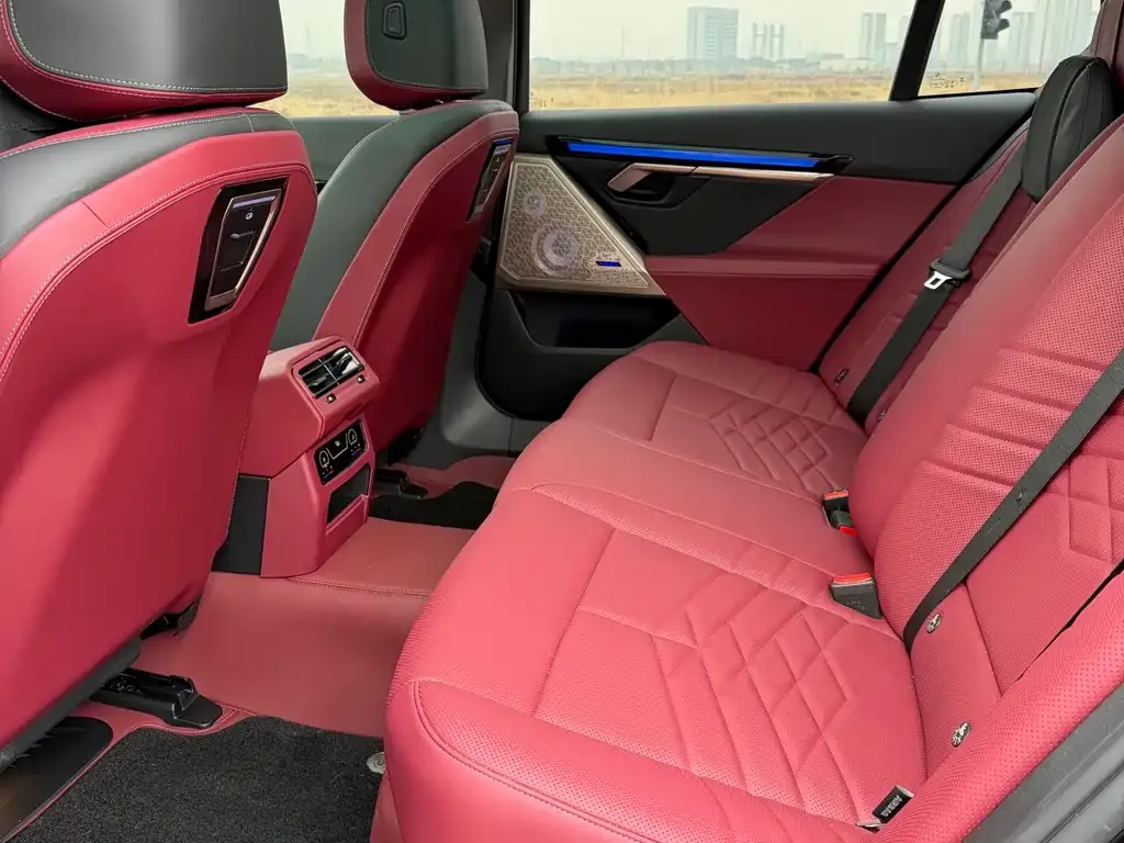 BMW 5 Series 2025 из CN, фото 4