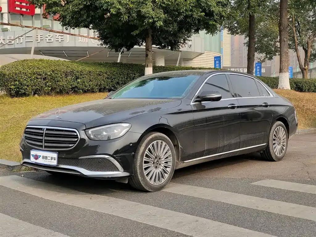 Mercedes-Benz E-Class — фото 1