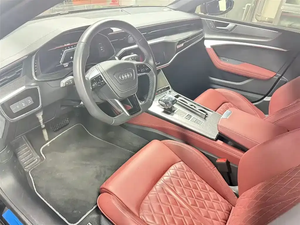 Audi A7L — фото 8