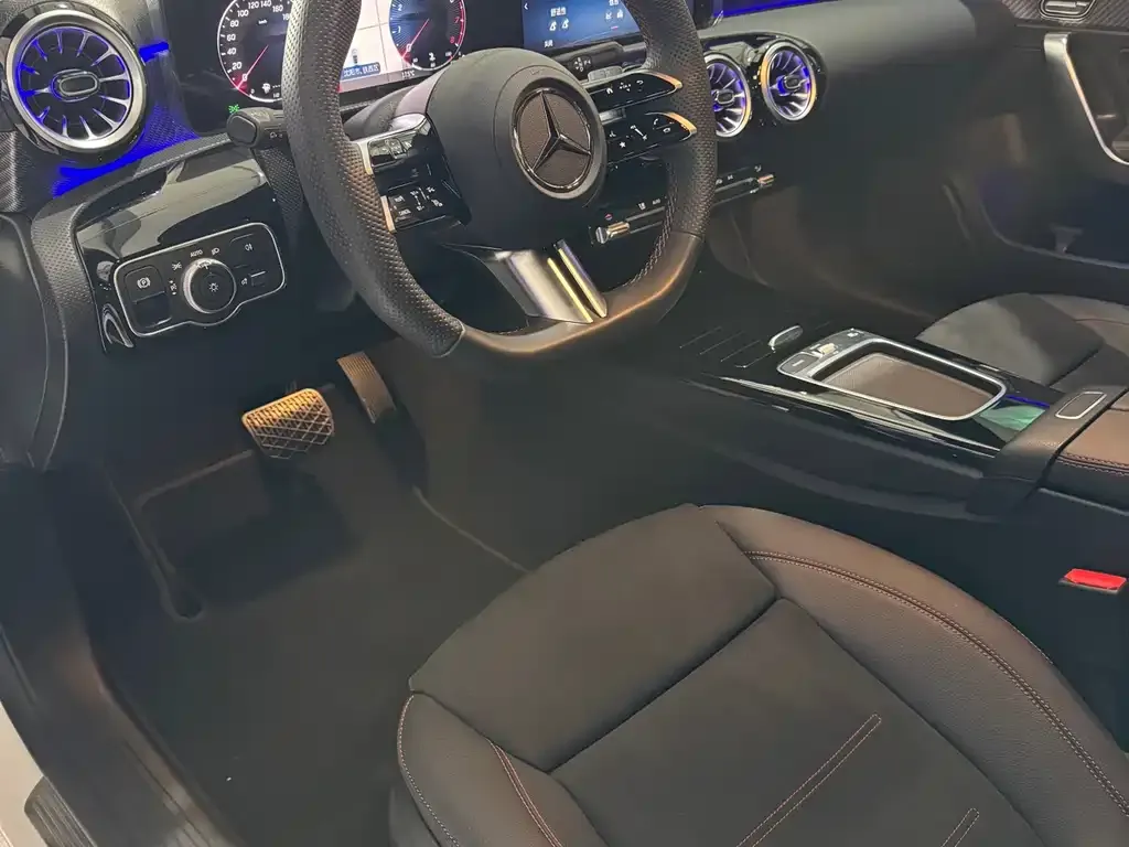 Mercedes-Benz A-Class 2024 из CN, фото 2
