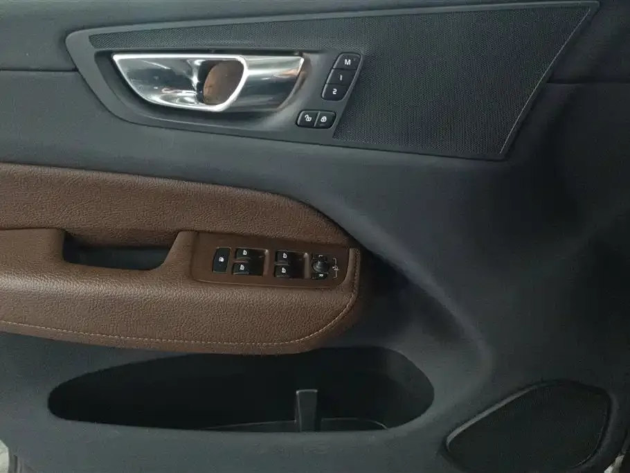 Volvo XC60 2022 из CN, фото 5