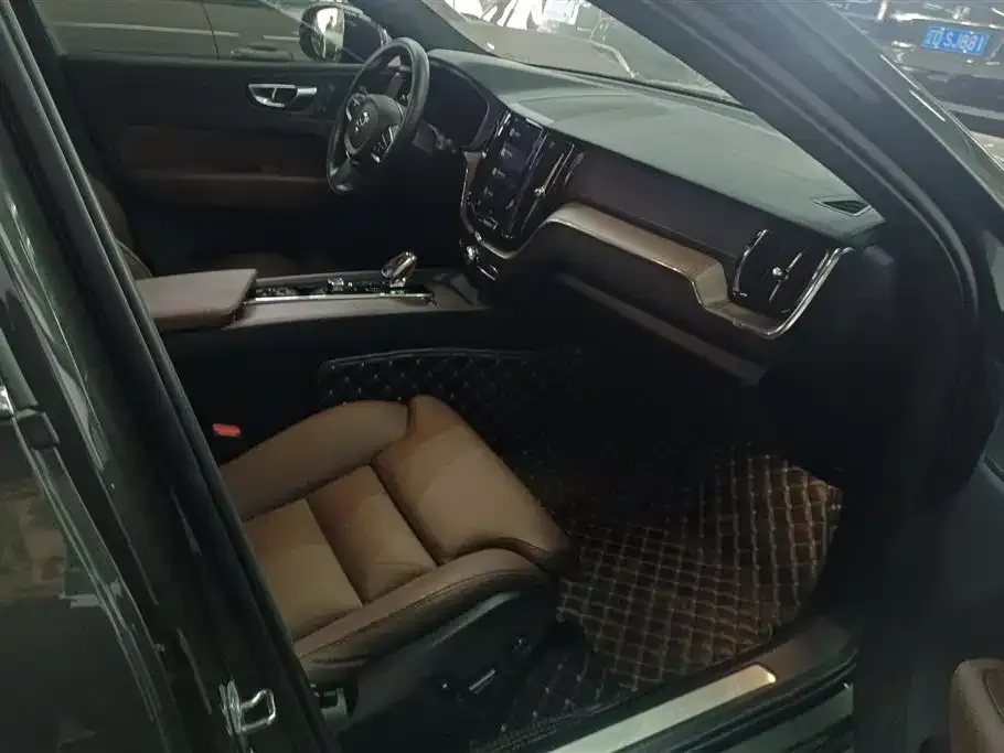 Volvo XC60 2022 из CN, фото 4