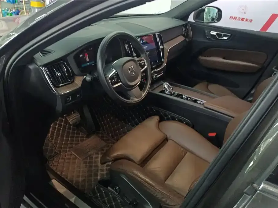 Volvo XC60 2022 из CN, фото 9