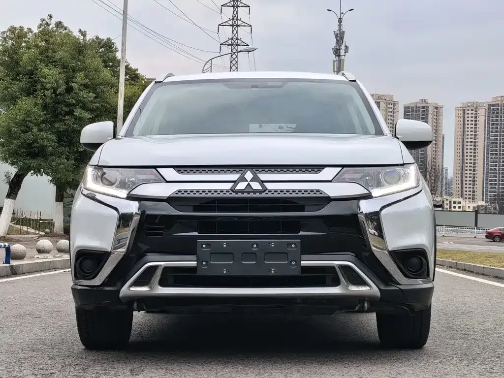 Mitsubishi Outlander — фото 6
