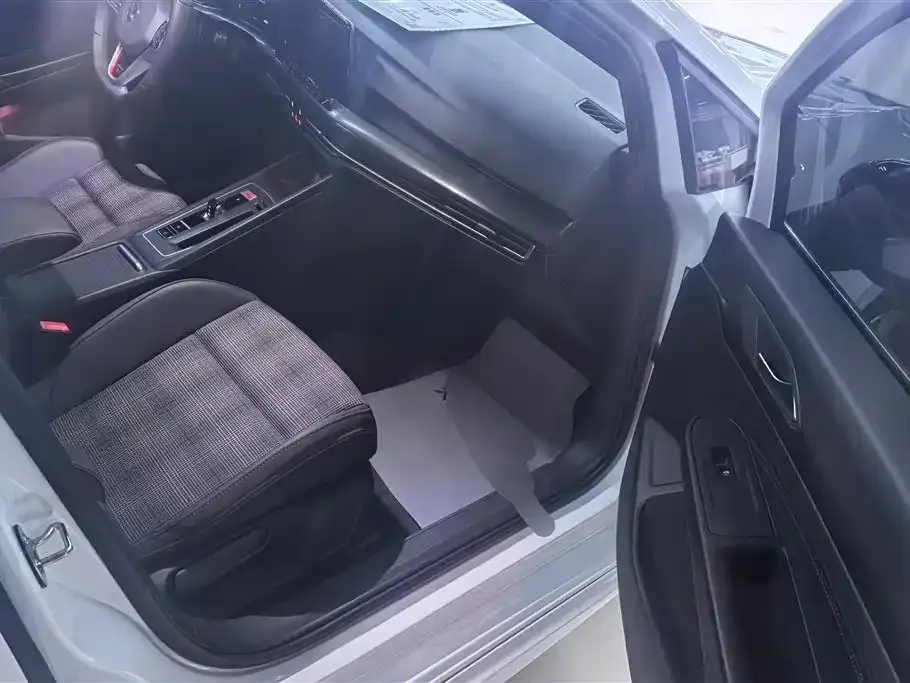 Volkswagen Golf GTI 2023 из CN, фото 9