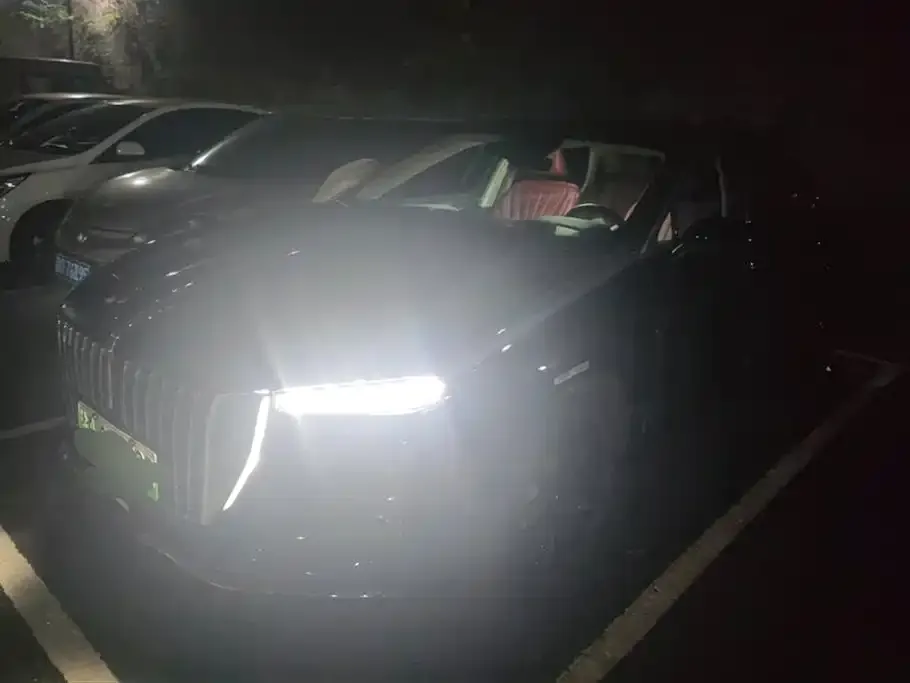 Hongqi H5 PHEV 2025 из CN, фото 1