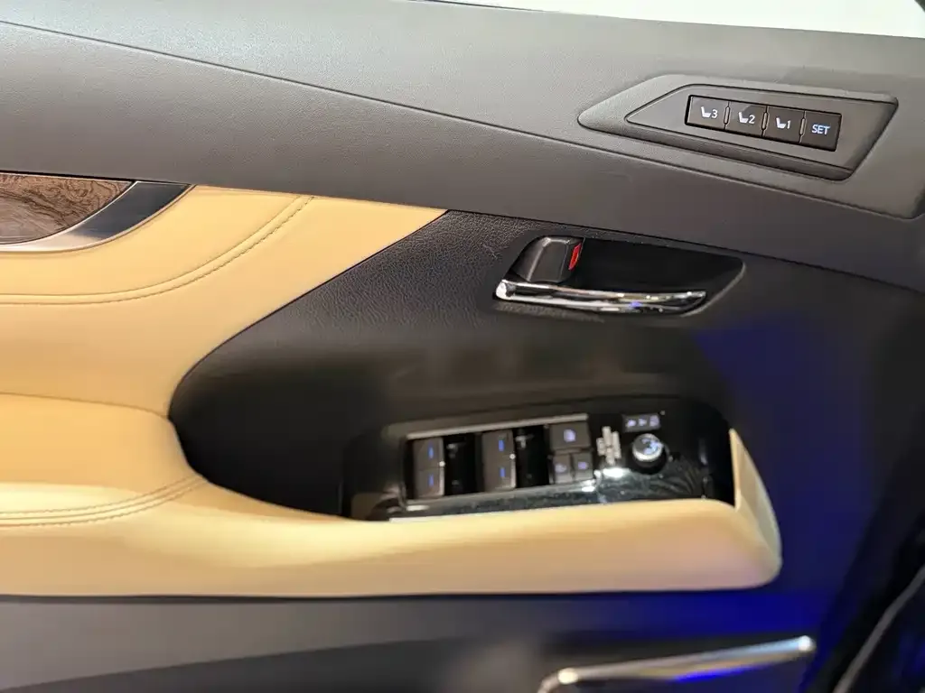 Toyota Vellfire 2023 из CN, фото 2