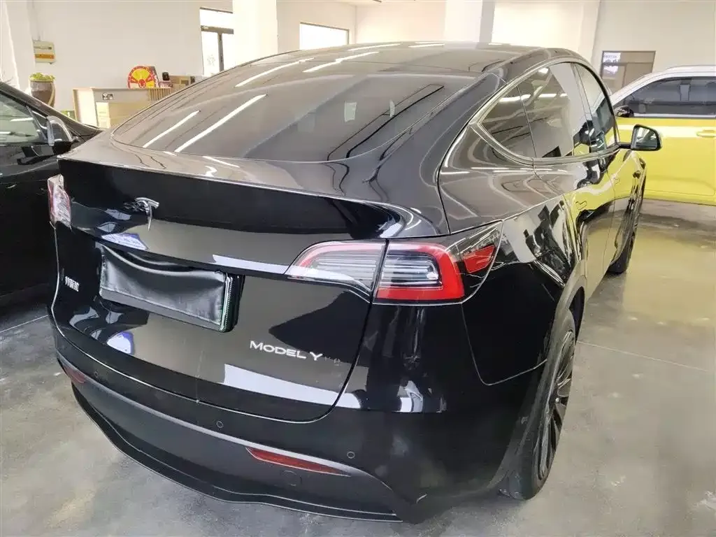 Tesla Model Y — фото 9