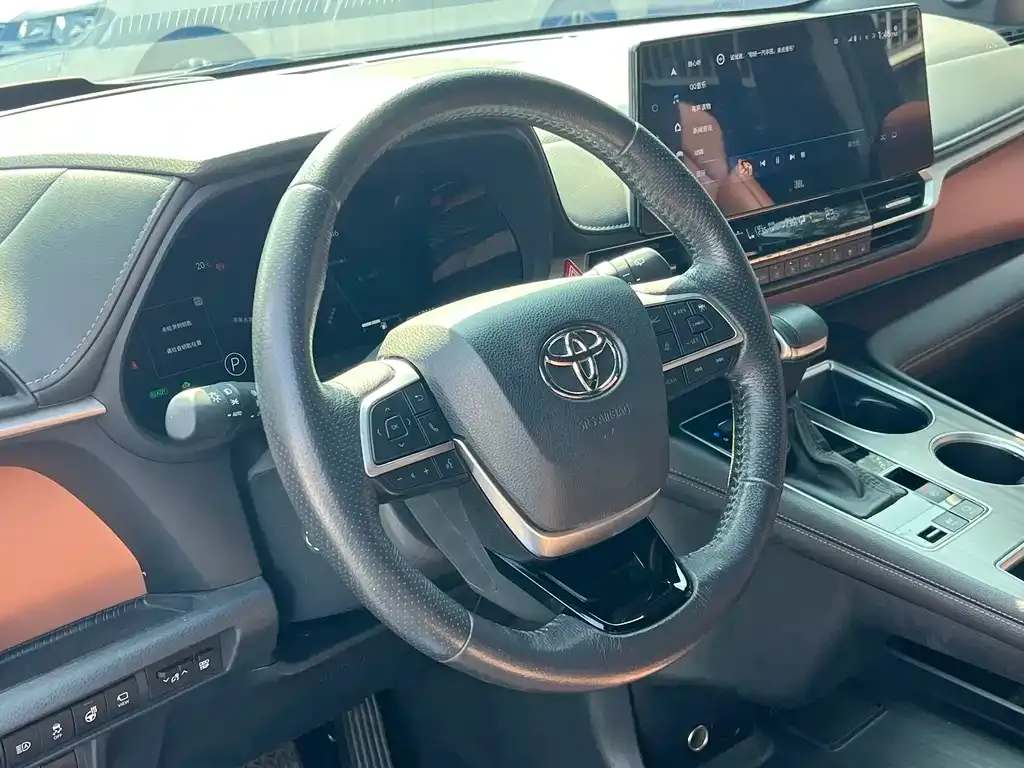 Toyota Granvia 2023 из CN, фото 6