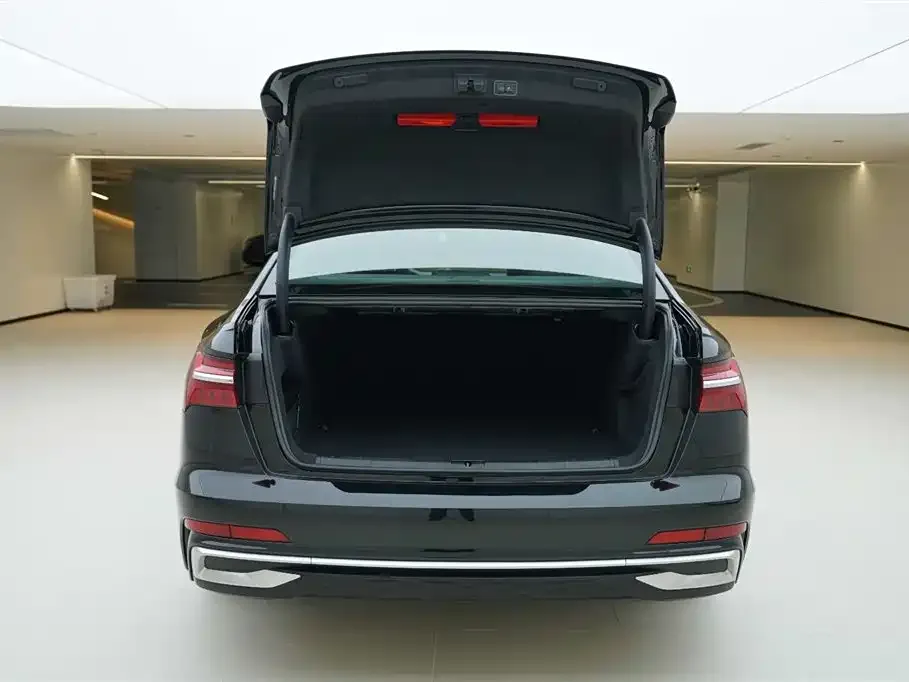 Audi A6L 2024 из CN, фото 2