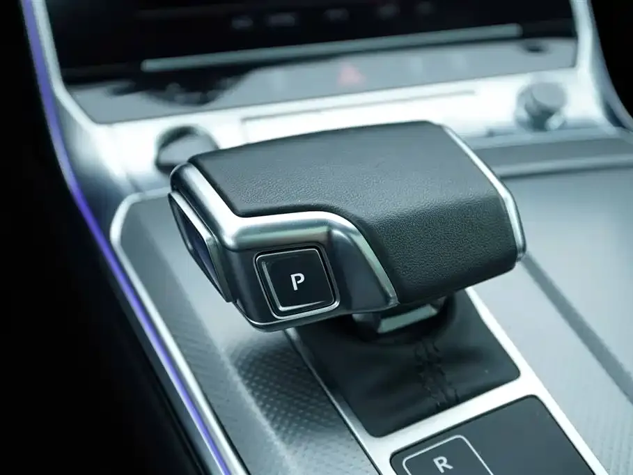 Audi A6L 2024 из CN, фото 8
