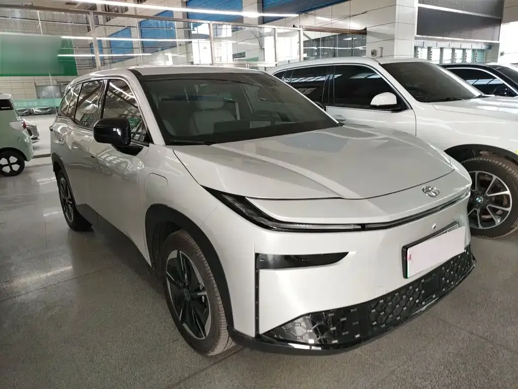 Toyota Platinum 3X 2025 из CN, фото 5