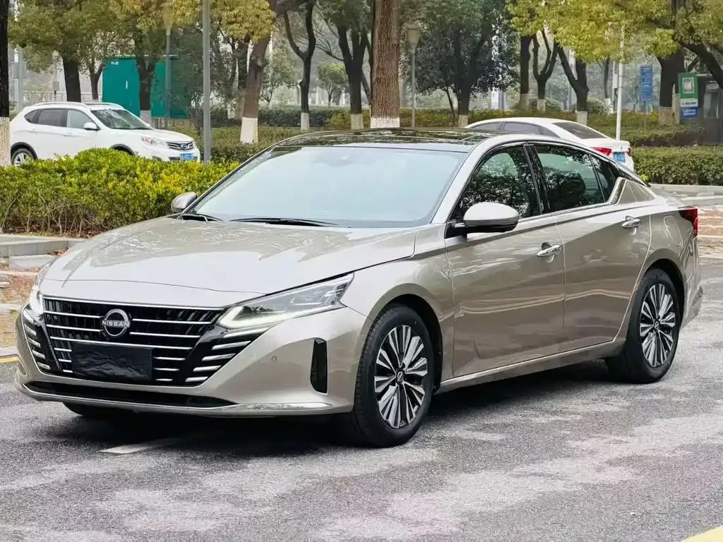 Nissan Teana — фото 1