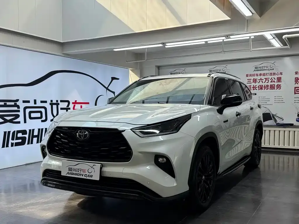 Toyota Highlander — фото 1