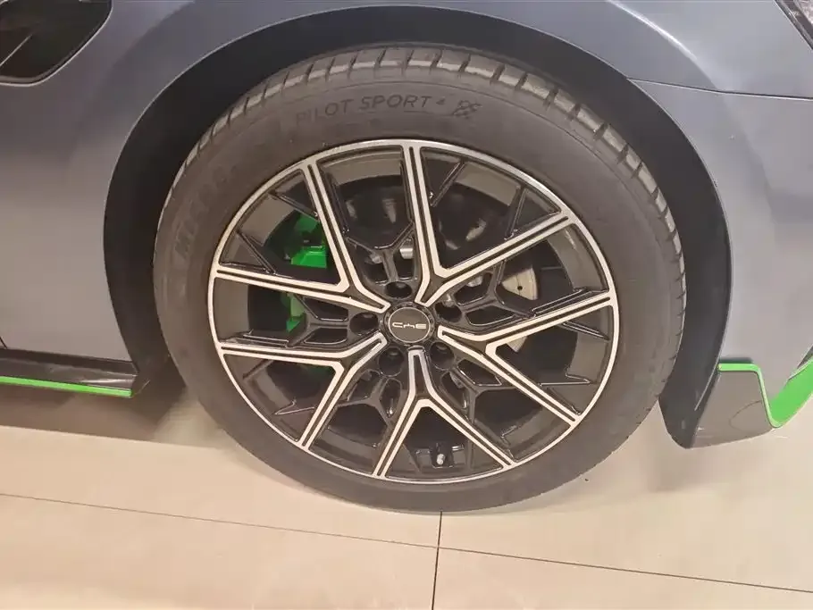 BYD Seal — фото 3