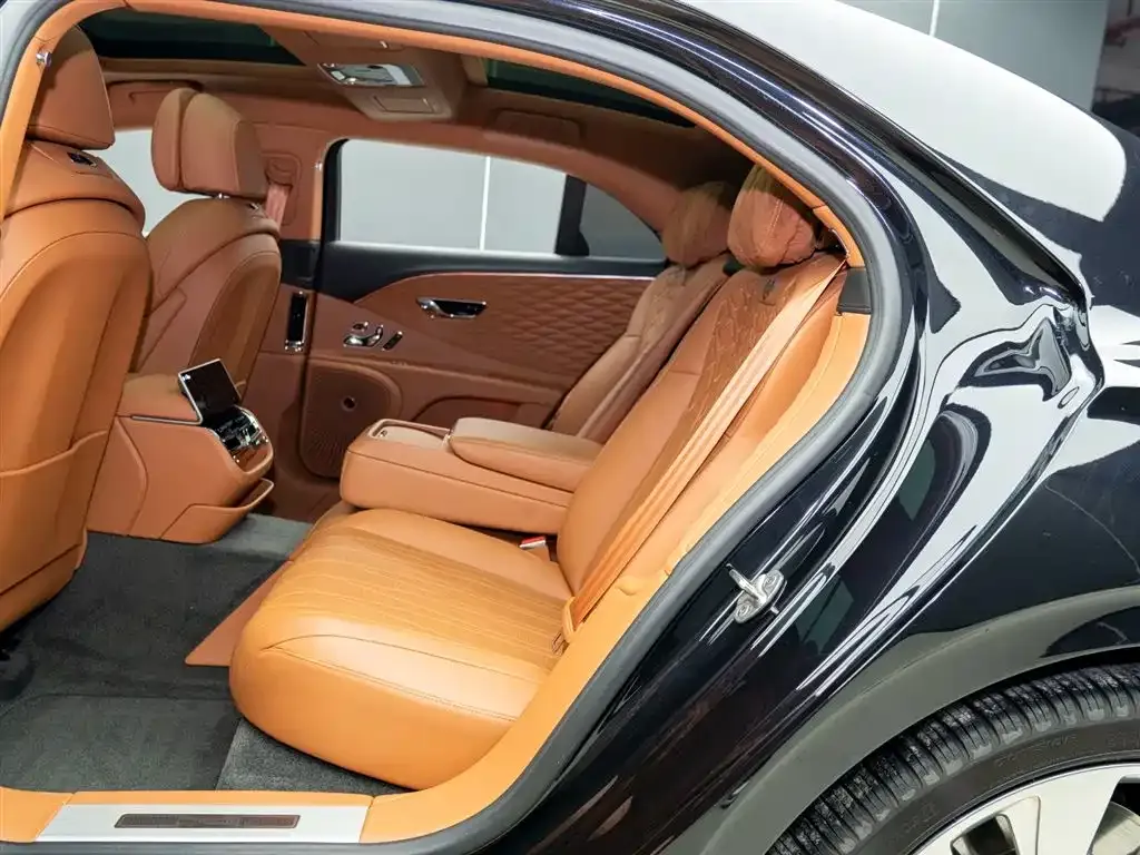 Bentley Flying Spur — фото 8