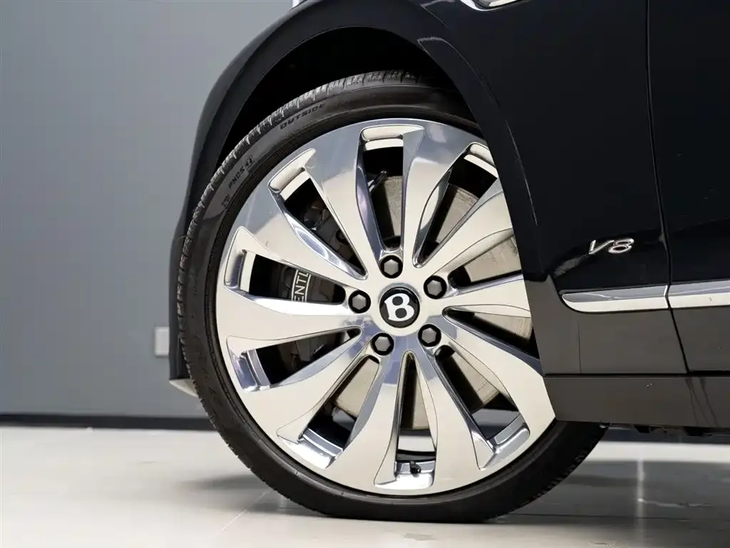 Bentley Flying Spur — фото 4