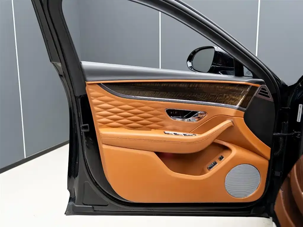 Bentley Flying Spur — фото 6