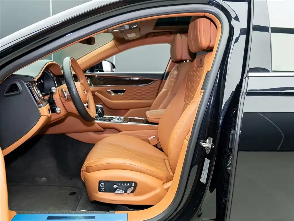 Bentley Flying Spur — фото 3
