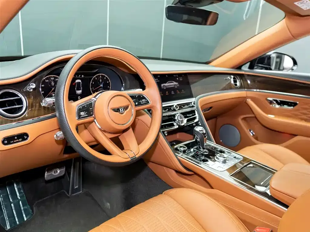 Bentley Flying Spur — фото 10