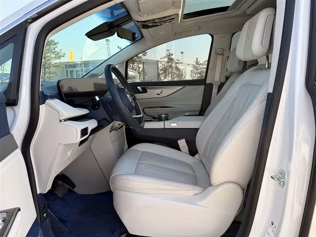 Buick GL8 Hybrid — фото 3