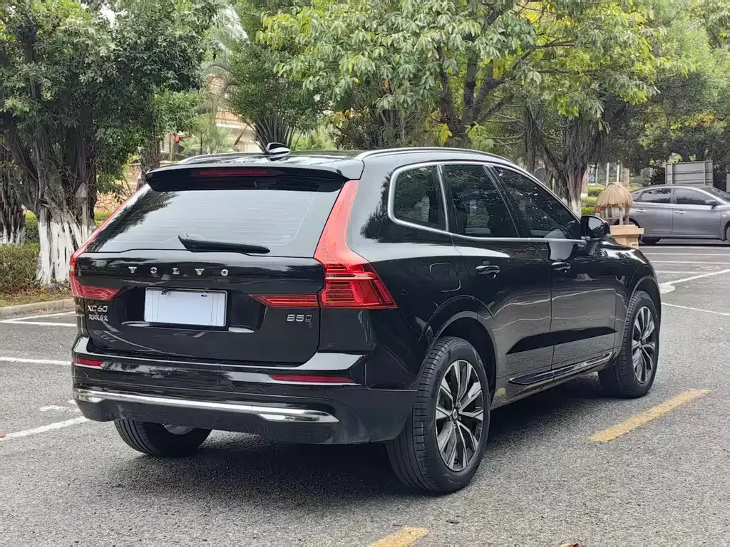 Volvo XC60 — фото 8
