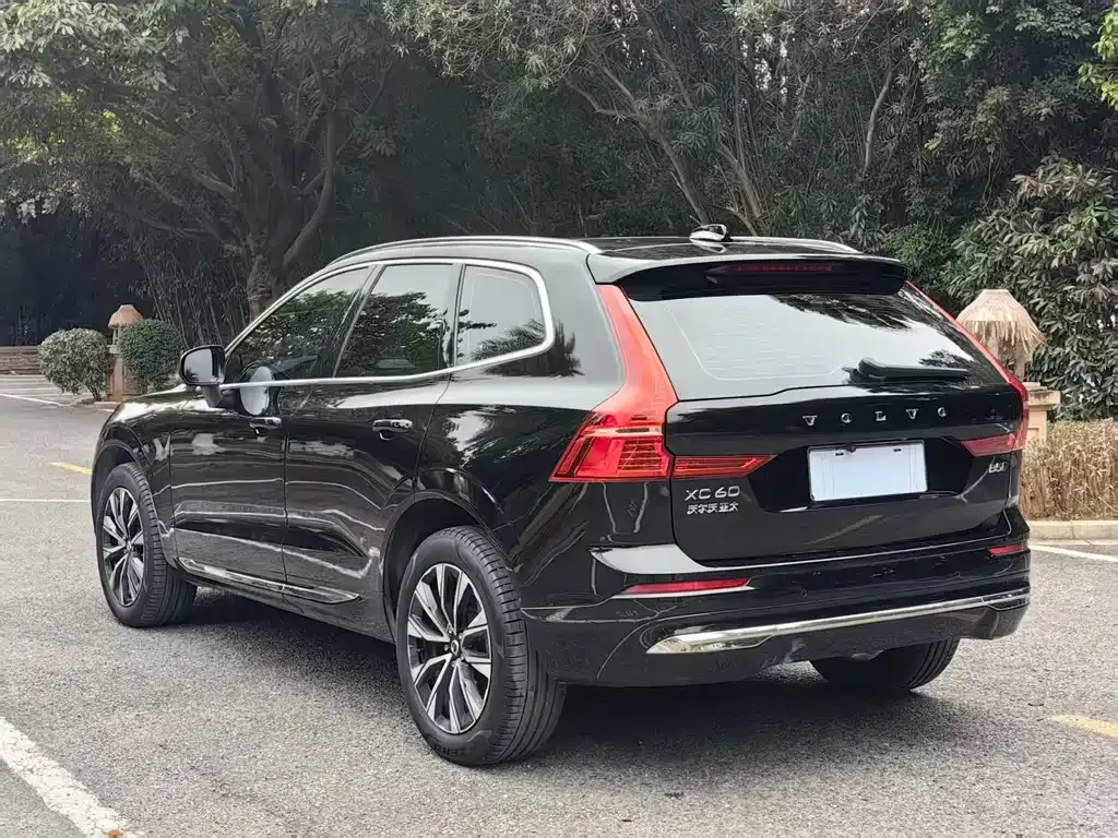 Volvo XC60 — фото 6