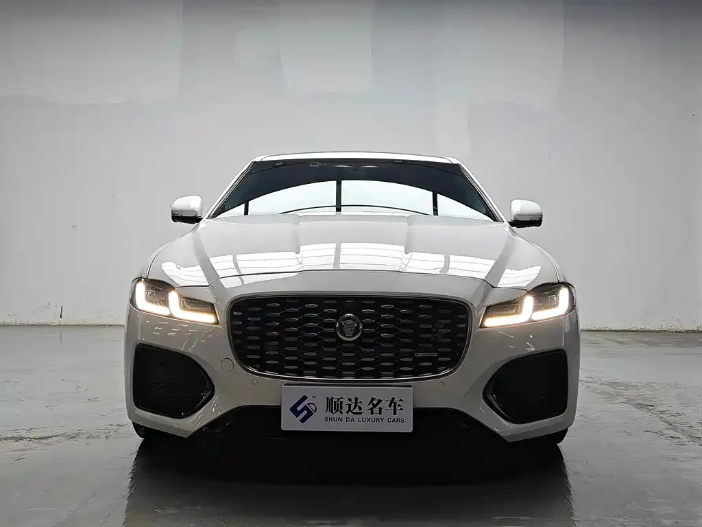 Jaguar XFL — фото 1