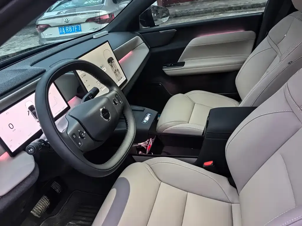 Volvo XC70 Plug-in Hybrid — фото 3
