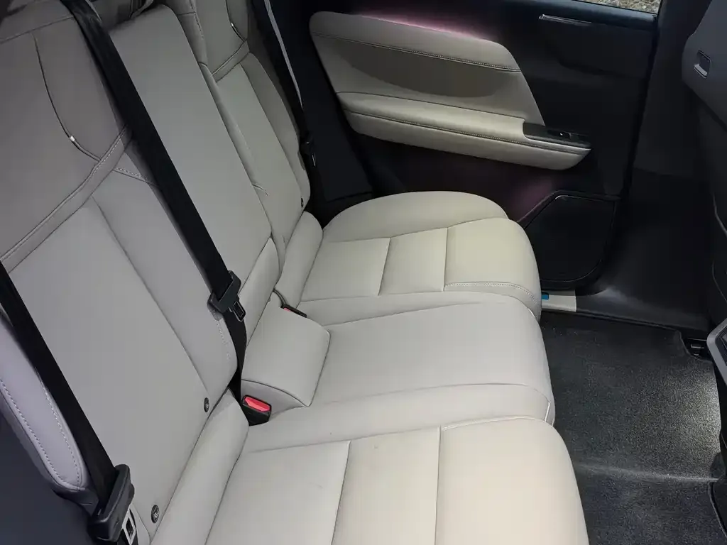Volvo XC70 Plug-in Hybrid — фото 2