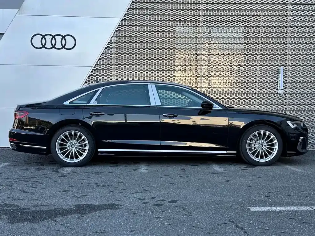 Audi A8 — фото 8