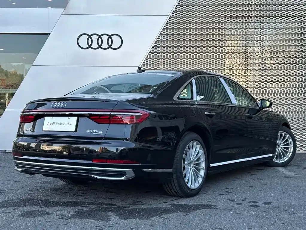 Audi A8 — фото 10