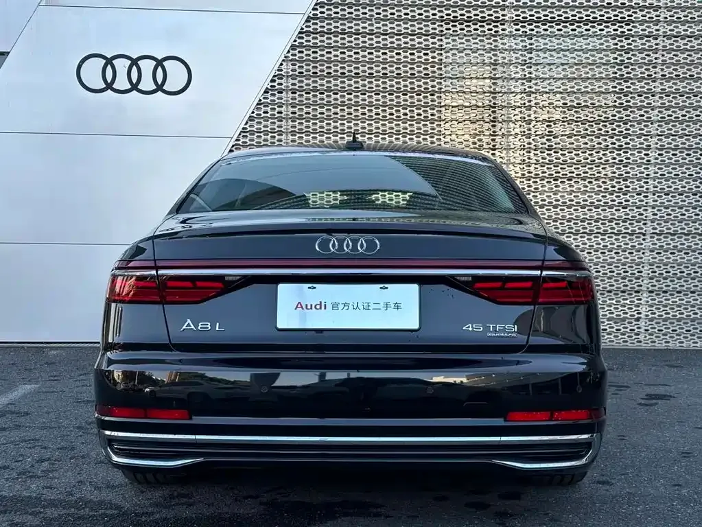 Audi A8 — фото 9