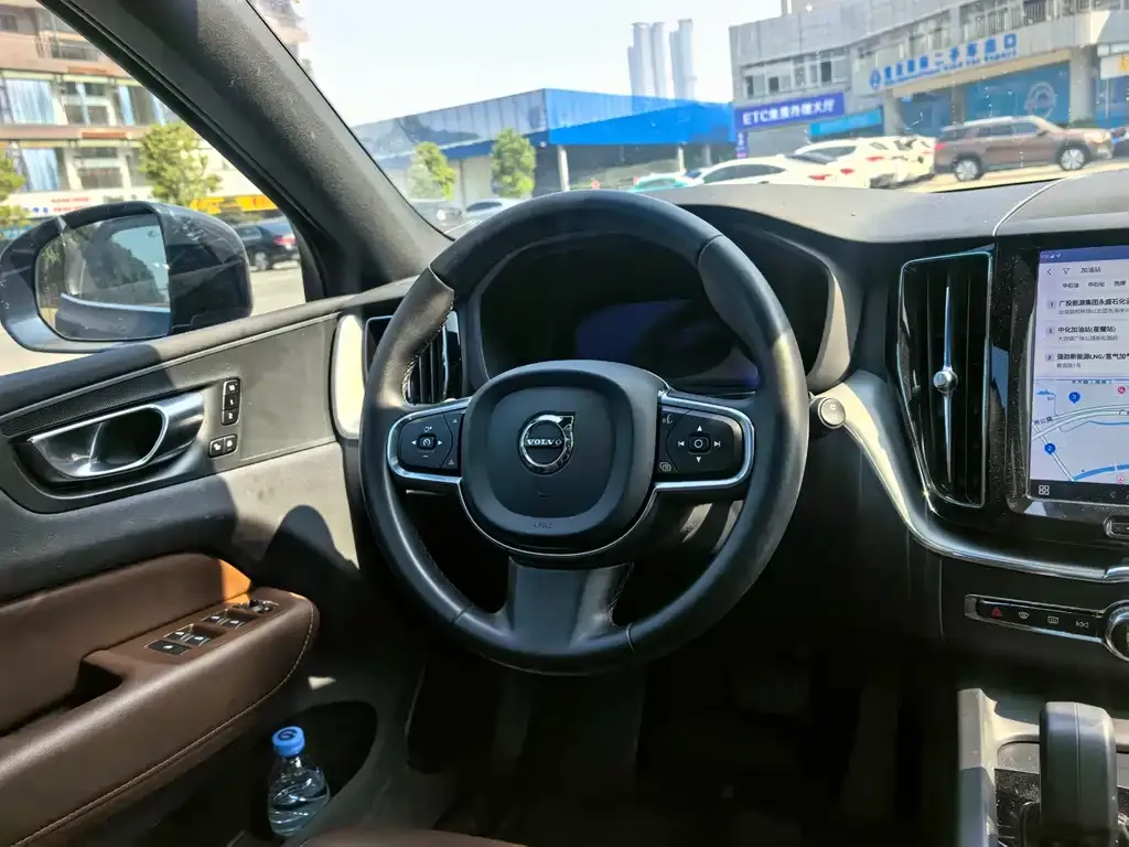 Volvo XC60 2022 из CN, фото 2