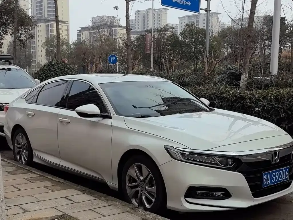 Honda Accord — фото 10