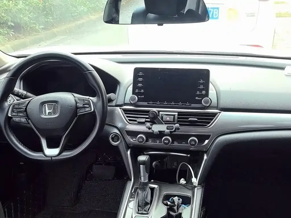 Honda Accord — фото 6