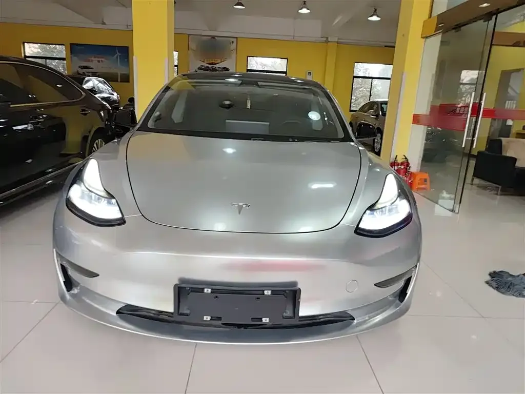 Tesla Model 3 — фото 2