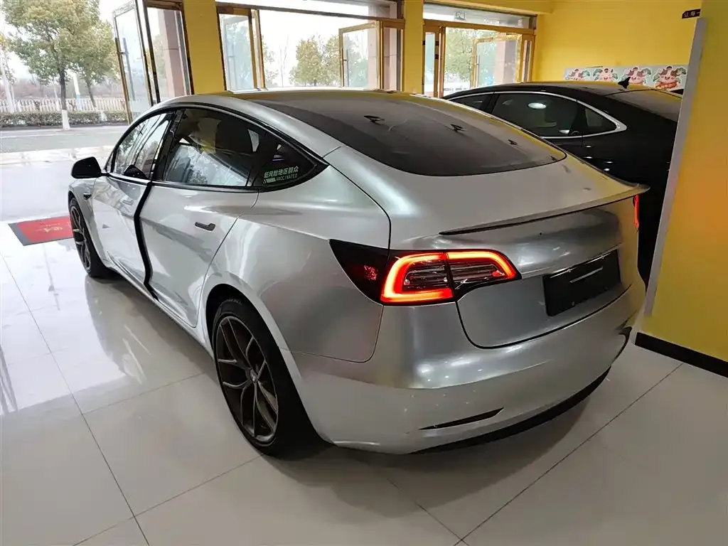 Tesla Model 3 — фото 6